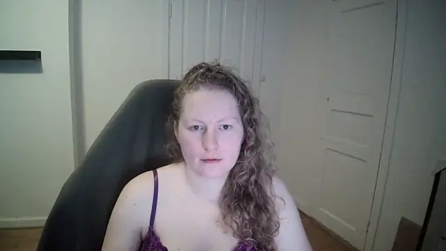 Snapshot of Girlnina-1995 chatting on 02-20-25, 02:02 Girlnina-1995 online show from 02-20-25, 02:02