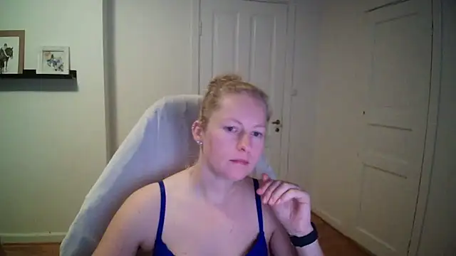 Snapshot of Girlnina-1995 chatting on 09-16-25, 02:29 Girlnina-1995 online show from 09-16-25, 02:29