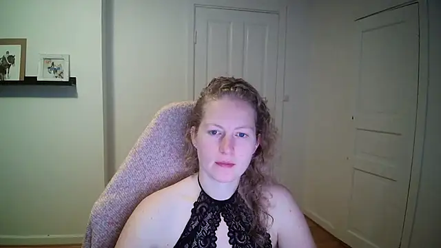 Snapshot of Girlnina-1995 chatting on 10-09-25, 08:26 Girlnina-1995 online show from 10-09-25, 08:26