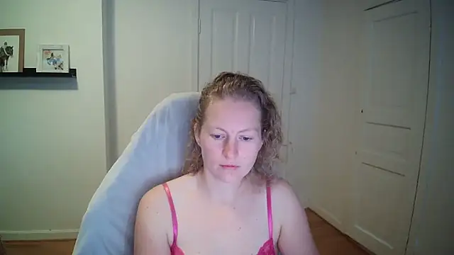 Snapshot of Girlnina-1995 chatting on 09-22-25, 09:48 Girlnina-1995 online show from 09-22-25, 09:48