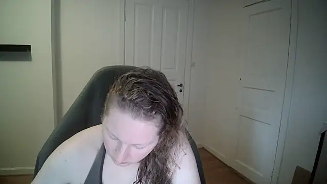 Snapshot of Girlnina-1995 chatting on 02-11-25, 11:20 Girlnina-1995 online show from 02-11-25, 11:20