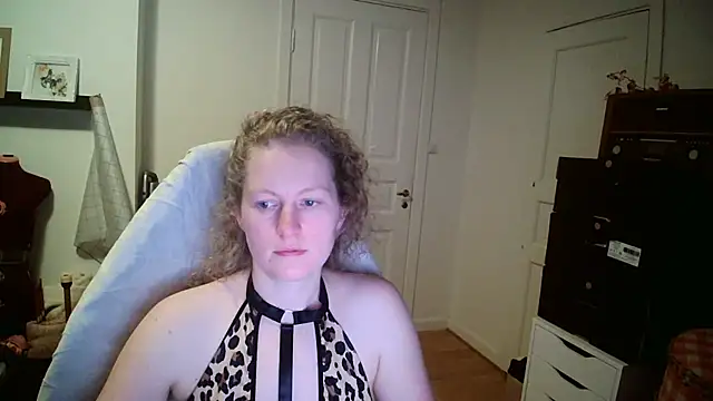 Girlnina-1995 online show from 12-15-25, 07:20