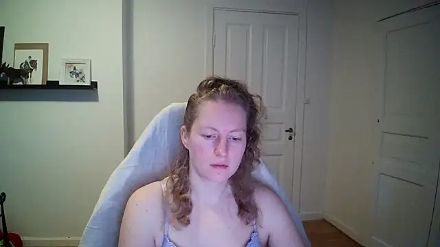 Girlnina-1995 online show from 11-18-25, 08:50