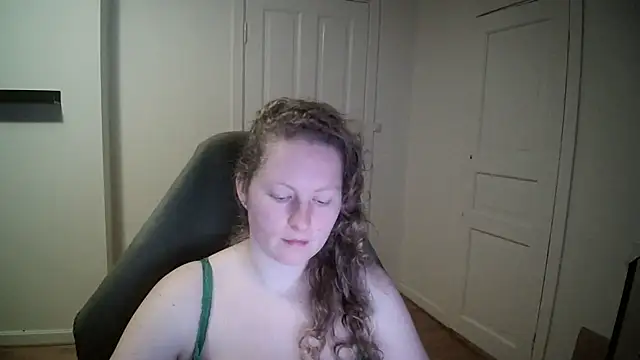 Snapshot of Girlnina-1995 chatting on 02-10-25, 09:04 Girlnina-1995 online show from 02-10-25, 09:04