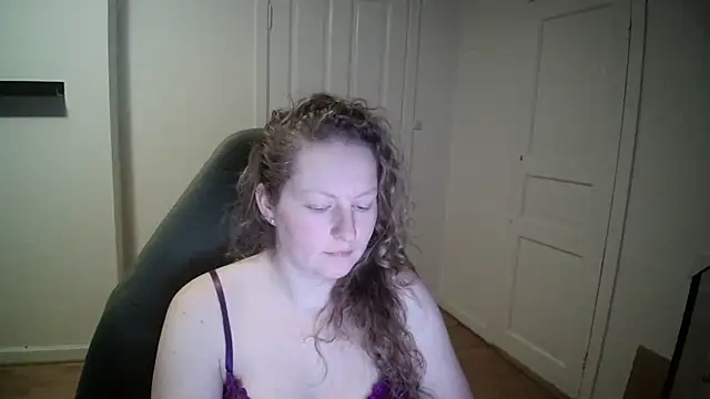 Snapshot of Girlnina-1995 chatting on 02-20-25, 07:52 Girlnina-1995 online show from 02-20-25, 07:52