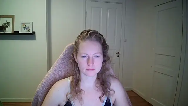 Snapshot of Girlnina-1995 chatting on 10-08-25, 08:27 Girlnina-1995 online show from 10-08-25, 08:27