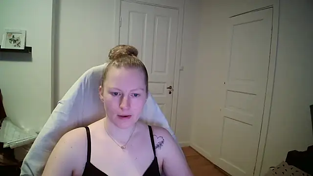 Girlnina-1995 online show from 03-05-26, 09:28