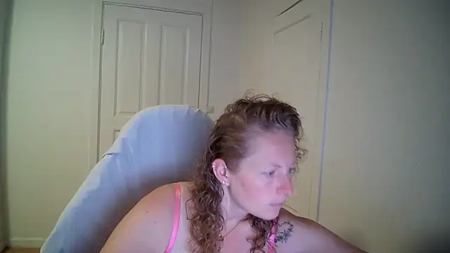 Snapshot of Girlnina-1995 chatting on 07-15-26, 08:21 Girlnina-1995 online show from 07-15-26, 08:21