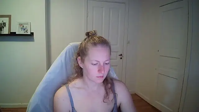 Snapshot of Girlnina-1995 chatting on 09-30-25, 09:04 Girlnina-1995 online show from 09-30-25, 09:04