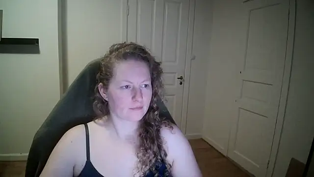 Snapshot of Girlnina-1995 chatting on 02-04-25, 08:06 Girlnina-1995 online show from 02-04-25, 08:06