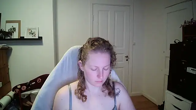 Girlnina-1995 online show from 02-13-26, 09:09