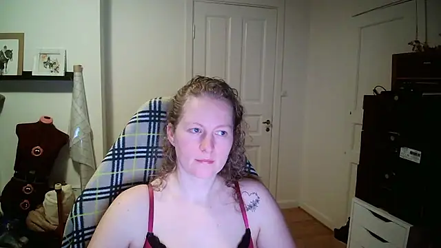 Girlnina-1995 online show from 01-14-26, 05:49