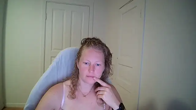 Snapshot of Girlnina-1995 chatting on 07-13-26, 07:07 Girlnina-1995 online show from 07-13-26, 07:07