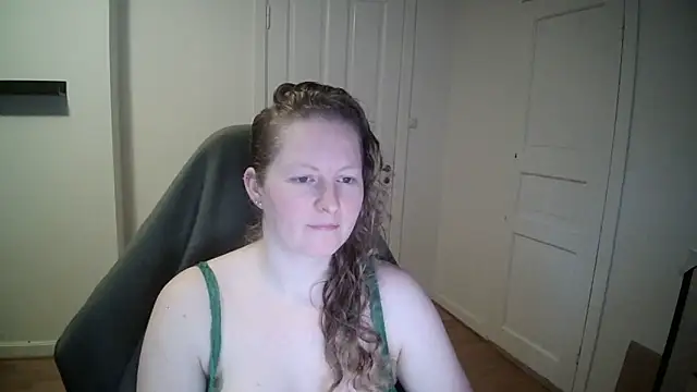 Snapshot of Girlnina-1995 chatting on 02-10-25, 09:25 Girlnina-1995 online show from 02-10-25, 09:25