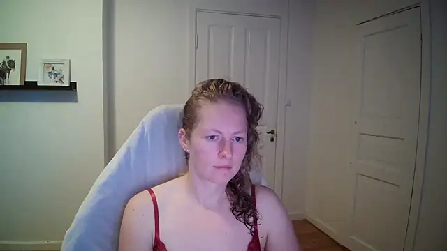 Snapshot of Girlnina-1995 chatting on 09-24-25, 09:16 Girlnina-1995 online show from 09-24-25, 09:16