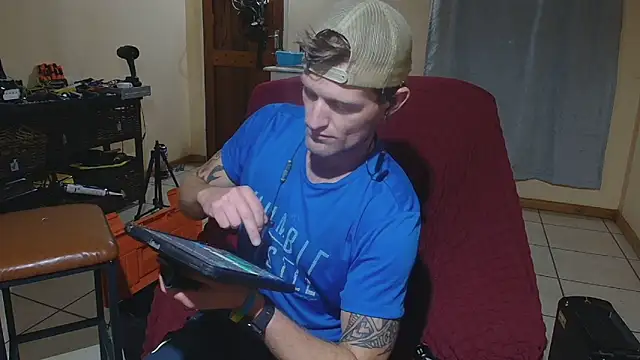 Snapshot of the-billy-blue chatting on 04-25-26, 11:02 the-billy-blue online show from 04-25-26, 11:02