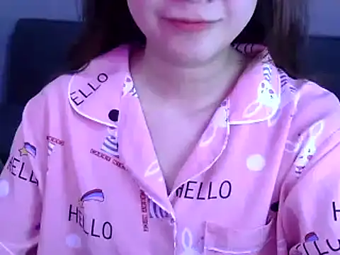Snapshot of Bee_2k chatting on 05-19-26, 04:19 Bee 2k online show from 05-19-26, 04:19