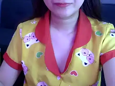Snapshot of Bee_2k chatting on 05-12-26, 04:31 Bee 2k online show from 05-12-26, 04:31