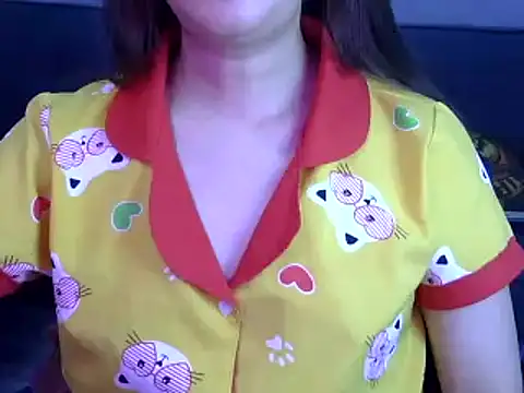 Snapshot of Bee_2k chatting on 05-28-26, 04:31 Bee 2k online show from 05-28-26, 04:31