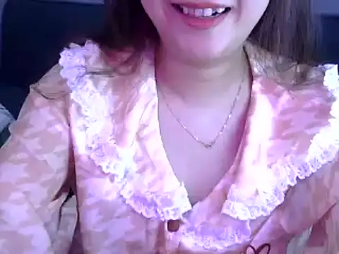 Snapshot of Bee_2k chatting on 04-24-26, 04:14 Bee 2k online show from 04-24-26, 04:14