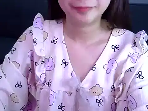 Bee 2k online show from 07-17-26, 04:21
