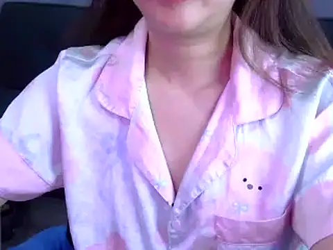 Snapshot of Bee_2k chatting on 05-27-26, 04:31 Bee 2k online show from 05-27-26, 04:31
