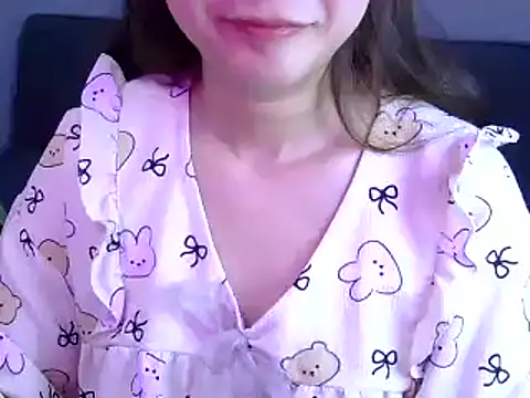 Snapshot of Bee_2k chatting on 05-14-26, 04:20 Bee 2k online show from 05-14-26, 04:20