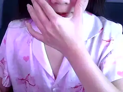 Bee 2k online show from 02-15-26, 04:57