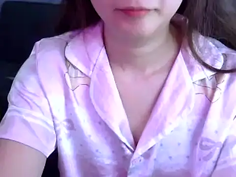 Snapshot of Bee_2k chatting on 04-28-26, 04:06 Bee 2k online show from 04-28-26, 04:06