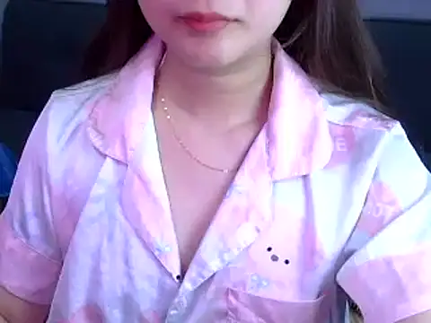 Snapshot of Bee_2k chatting on 04-22-26, 04:19 Bee 2k online show from 04-22-26, 04:19