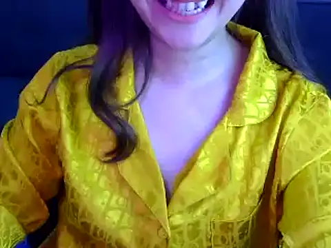 Snapshot of Bee_2k chatting on 05-08-26, 04:27 Bee 2k online show from 05-08-26, 04:27