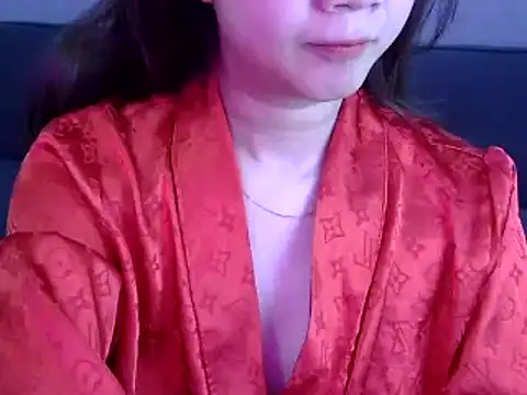 Snapshot of Bee_2k chatting on 05-16-26, 04:11 Bee 2k online show from 05-16-26, 04:11