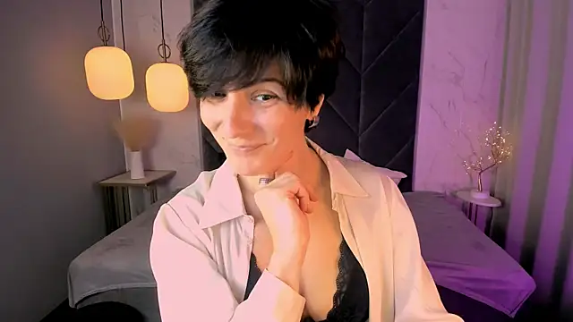 Snapshot of LorenDaze chatting on 10-18-25, 01:57 LorenDaze online show from 10-18-25, 01:57