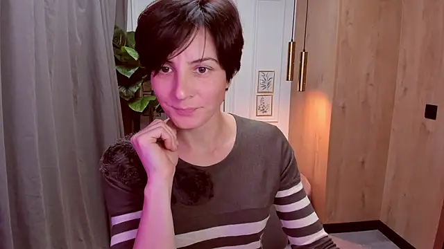 Snapshot of LorenDaze chatting on 10-22-25, 02:16 LorenDaze online show from 10-22-25, 02:16