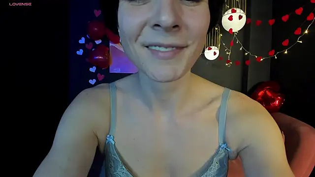 Snapshot of LorenDaze chatting on 02-15-25, 05:07 LorenDaze online show from 02-15-25, 05:07