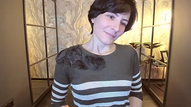 Snapshot of LorenDaze chatting on 03-18-25, 02:06 LorenDaze online show from 03-18-25, 02:06