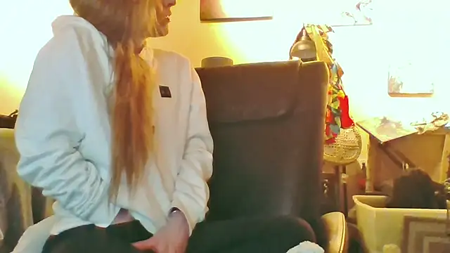 eatmeplease44 online show from 10-18-25, 05:20