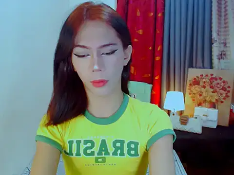 Snapshot of ELLIZABETHFORCUMXX chatting on 10-23-25, 10:03 ELLIZABETHFORCUMXX online show from 10-23-25, 10:03