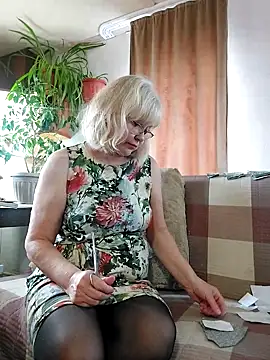 IrmaRose online show from 10-28-25, 08:02