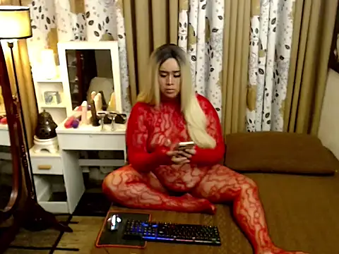 Snapshot of lovelygirlxxx chatting on 06-05-26, 05:18 lovelygirlxxx online show from 06-05-26, 05:18