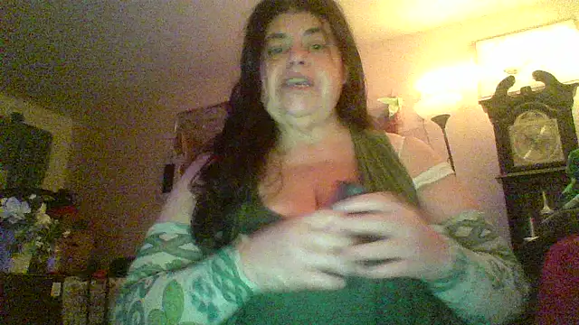 Snapshot of proprijectchampagne chatting on 10-17-25, 12:29 proprijectchampagne online show from 10-17-25, 12:29