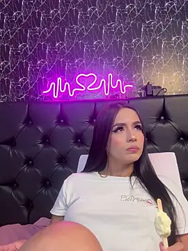 Snapshot of Tamara-evans chatting on 01-21-25, 08:21 Tamara-evans online show from 01-21-25, 08:21