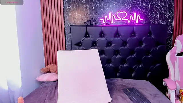 Snapshot of Tamara-evans chatting on 02-07-25, 07:27 Tamara-evans online show from 02-07-25, 07:27