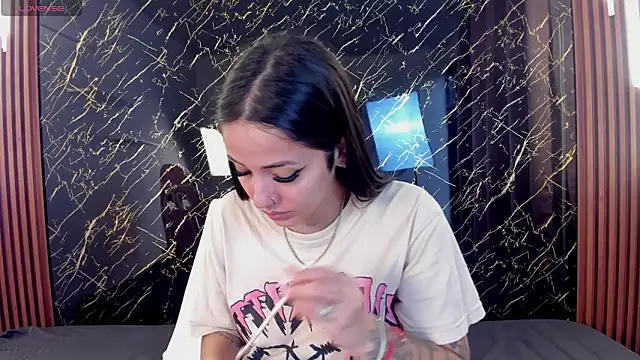 Snapshot of Tamara-evans chatting on 12-20-25, 06:22 Tamara-evans online show from 12-20-25, 06:22