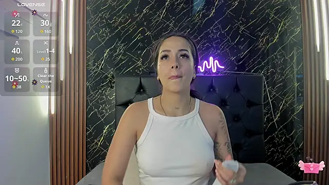 Snapshot of Tamara-evans chatting on 11-08-25, 06:00 Tamara-evans online show from 11-08-25, 06:00