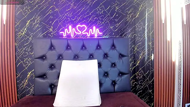 Snapshot of Tamara-evans chatting on 10-15-25, 07:55 Tamara-evans online show from 10-15-25, 07:55