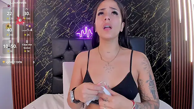 Snapshot of Tamara-evans chatting on 10-18-25, 06:32 Tamara-evans online show from 10-18-25, 06:32