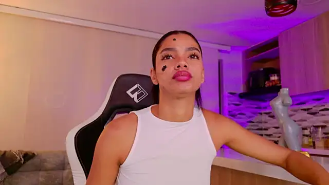 Snapshot of liagirl_cute chatting on 02-28-26, 04:23 liagirl cute online show from 02-28-26, 04:23