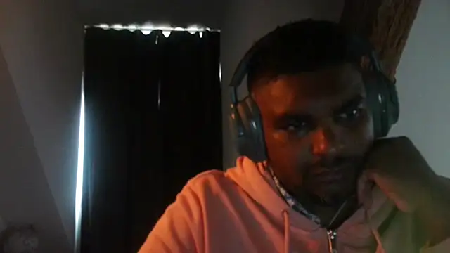 Snapshot of Bandusrilankasexymen chatting on 10-19-25, 10:51 Bandusrilankasexymen online show from 10-19-25, 10:51