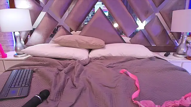 lixie  online show from 03-18-25, 12:08